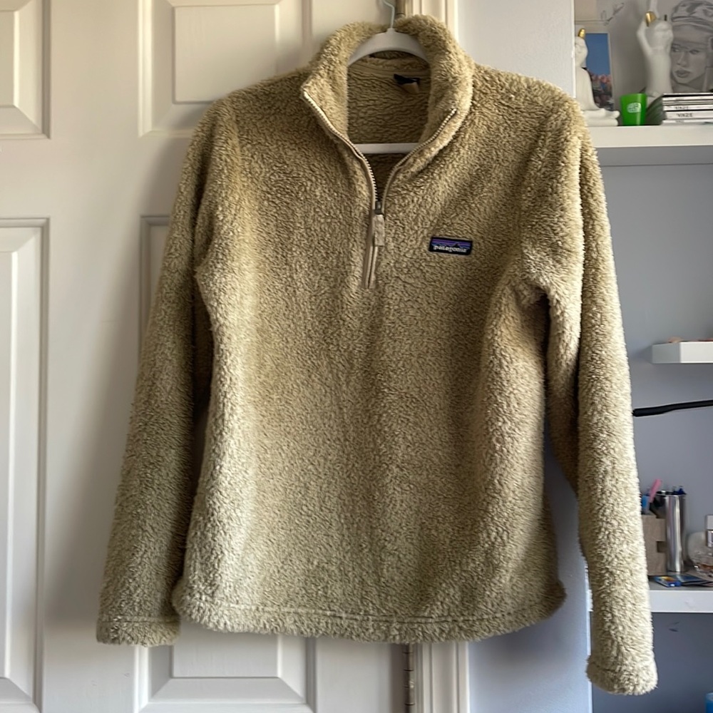 Tan patagonia sweatshirt